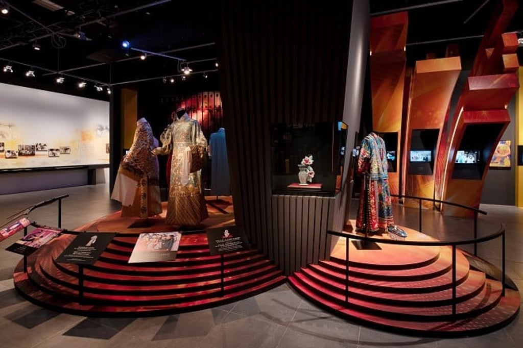 The exhibition features invaluable costumes, stage photos and TV excerpts from Tung Wah Charity Gala which offers a unique opportunity for visitors to revisit the collective memory shared by many Hong Kong people.