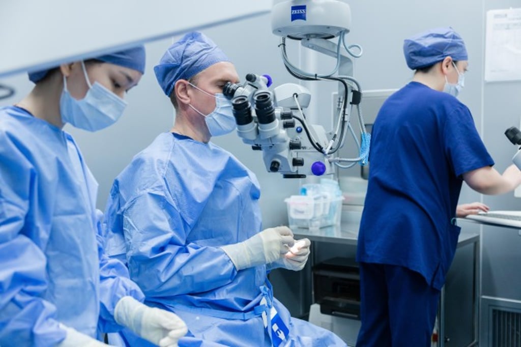 Dr. Andriy Petrunya, the specialist of ophthalmic surgery and ophthalmology, was performing an ophthalmologic operation in EuroEyes Shanghai clinic.