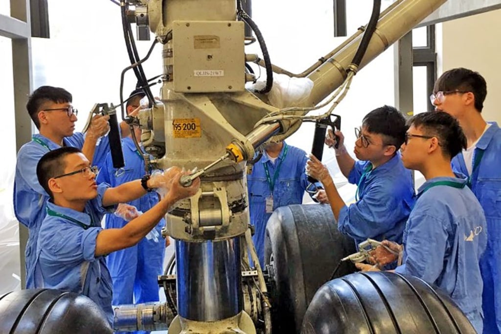 Aircraft engineering students receive workplace training.