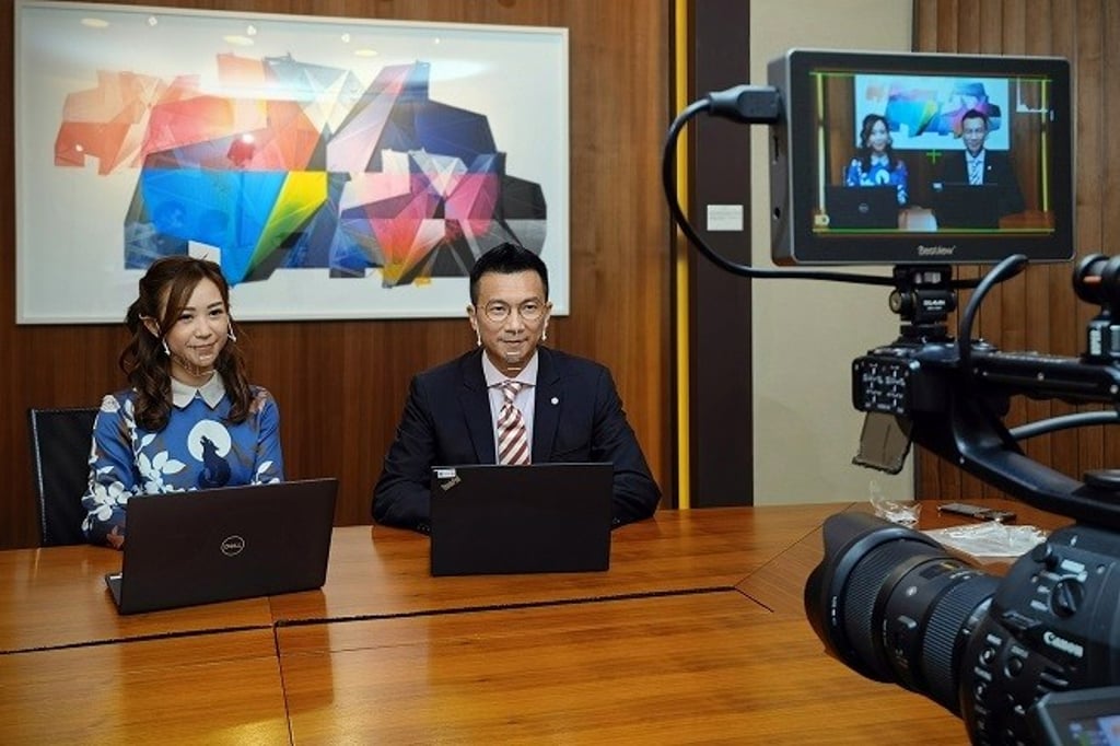 The newly-launched BoC Live platform provides a variety of live programmes during which experts from BOCHK and the industry regularly share their insights with customers on different financial and even lifestyle topics. The newly-launched BoC Live platform provides a variety of live programmes during which experts from BOCHK and the industry regularly share their insights with customers on different financial and even lifestyle topics.