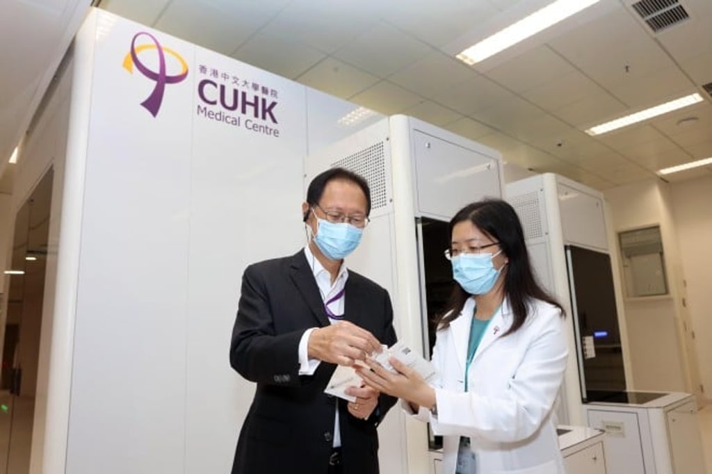 Club Chairman Philip Chen (left) inspects the automatic medication dispensing system of the CUHK Medical Centre.