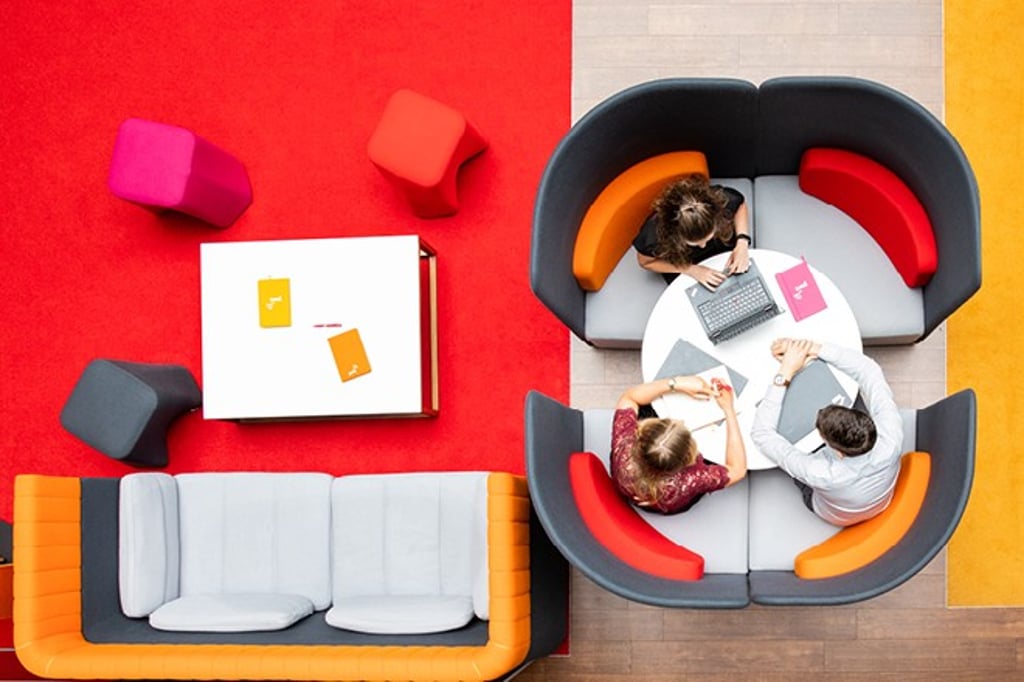 Working in the office, working from home, working together Working in the office, working from home, working together