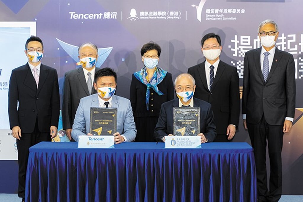 Honourable guests (back row from 3rd left) Mrs Carrie LAM Cheng Yuet-Ngor, Chief Executive of HKSAR; Mr Alfred SIT Wing-Hang, Secretary for Innovation and Technology; Prof Wei SHYY, President of HKUST; (from 1st left) Mr Jim LAI, VP of Tencent, Chairman of Fusion Bank and Dean of TFAHK; Mr Andrew LIAO Cheung-Sing, Chairman of HKUST Council, witness the MoU signing by (front row from 1st left) Mr James LI, Senior Director of Tencent Financial Technology Group, and Prof WANG Yang, VP (Institutional Advancement) of HKUST
Honourable guests (back row from 3rd left) Mrs Carrie LAM Cheng Yuet-Ngor, Chief Executive of HKSAR; Mr Alfred SIT Wing-Hang, Secretary for Innovation and Technology; Prof Wei SHYY, President of HKUST; (from 1st left) Mr Jim LAI, VP of Tencent, Chairman of Fusion Bank and Dean of TFAHK; Mr Andrew LIAO Cheung-Sing, Chairman of HKUST Council, witness the MoU signing by (front row from 1st left) Mr James LI, Senior Director of Tencent Financial Technology Group, and Prof WANG Yang, VP (Institutional Advancement) of HKUST