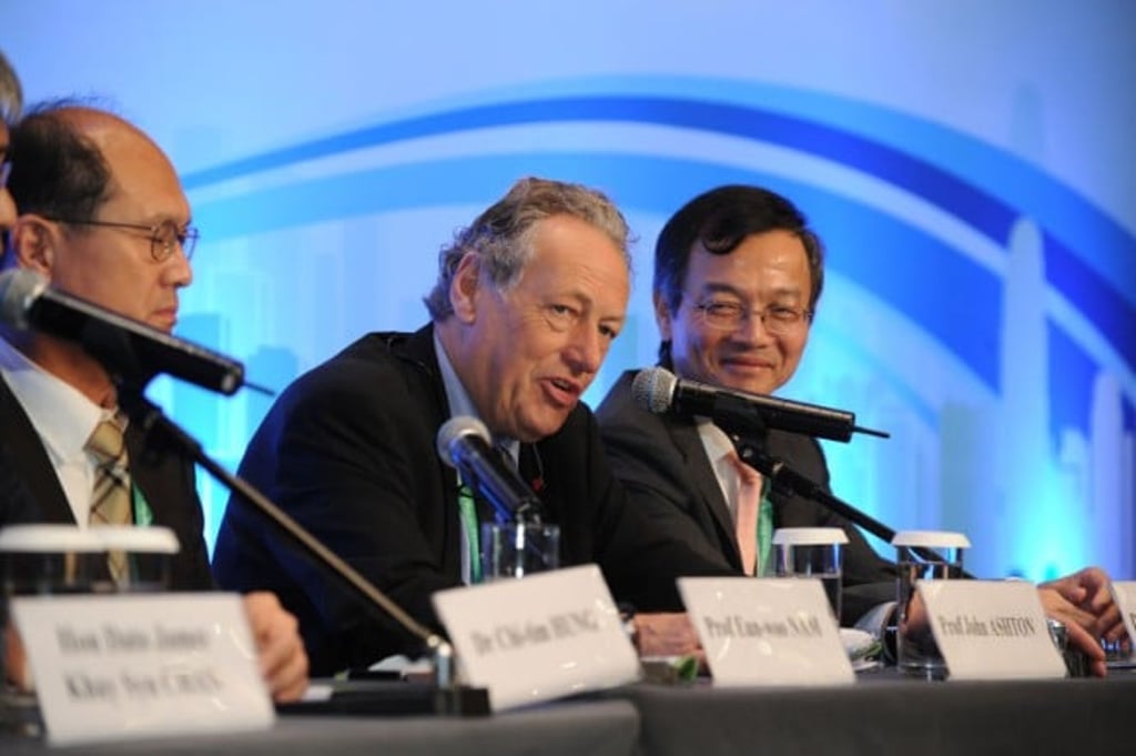 Congress participants can raise their questions to the experts directly