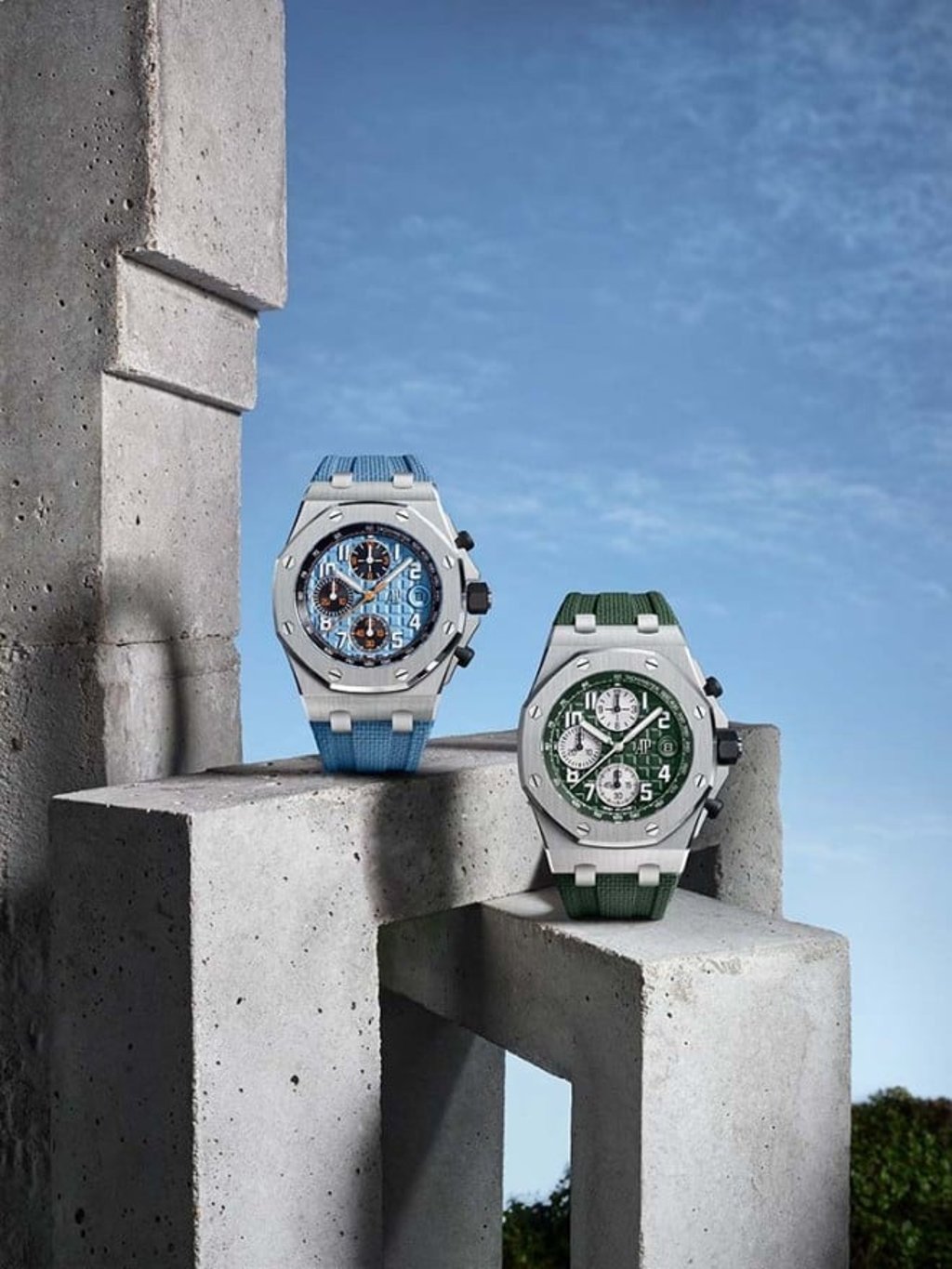 Made for action, the 42 mm Royal Oak Offshore boasts optimum performance and on-trend hues.