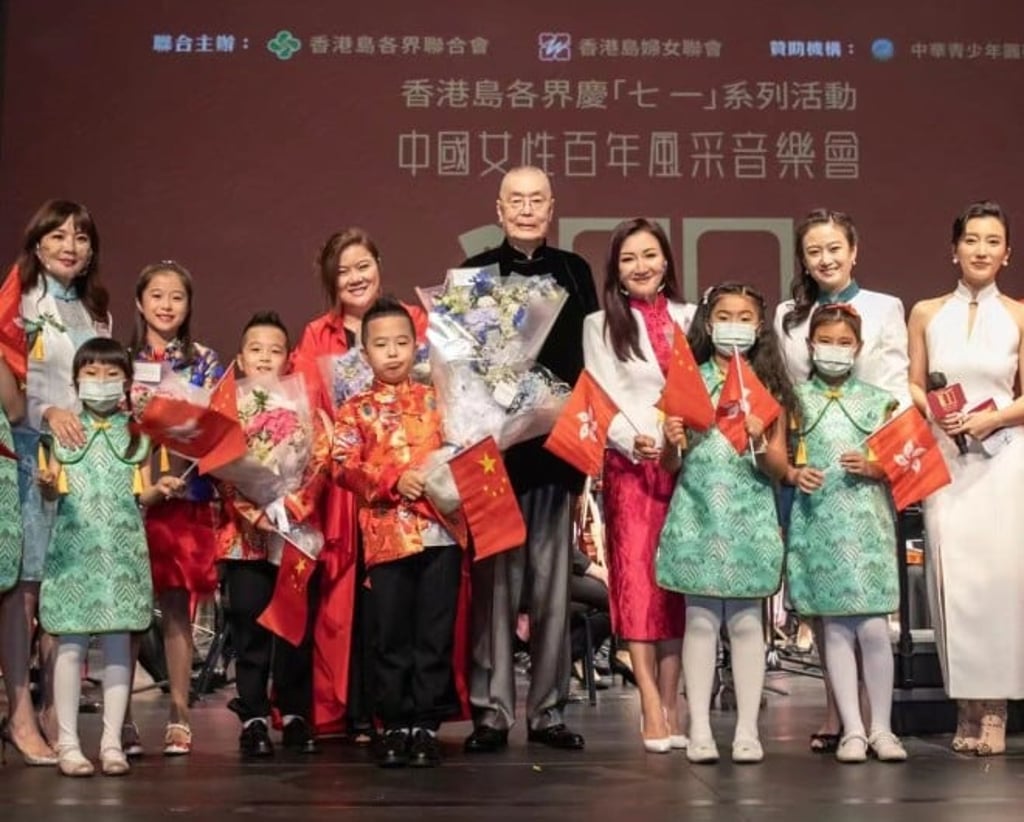 Together with their sister Audrey, the two boys are invited to perform at a major concert in Hong Kong.