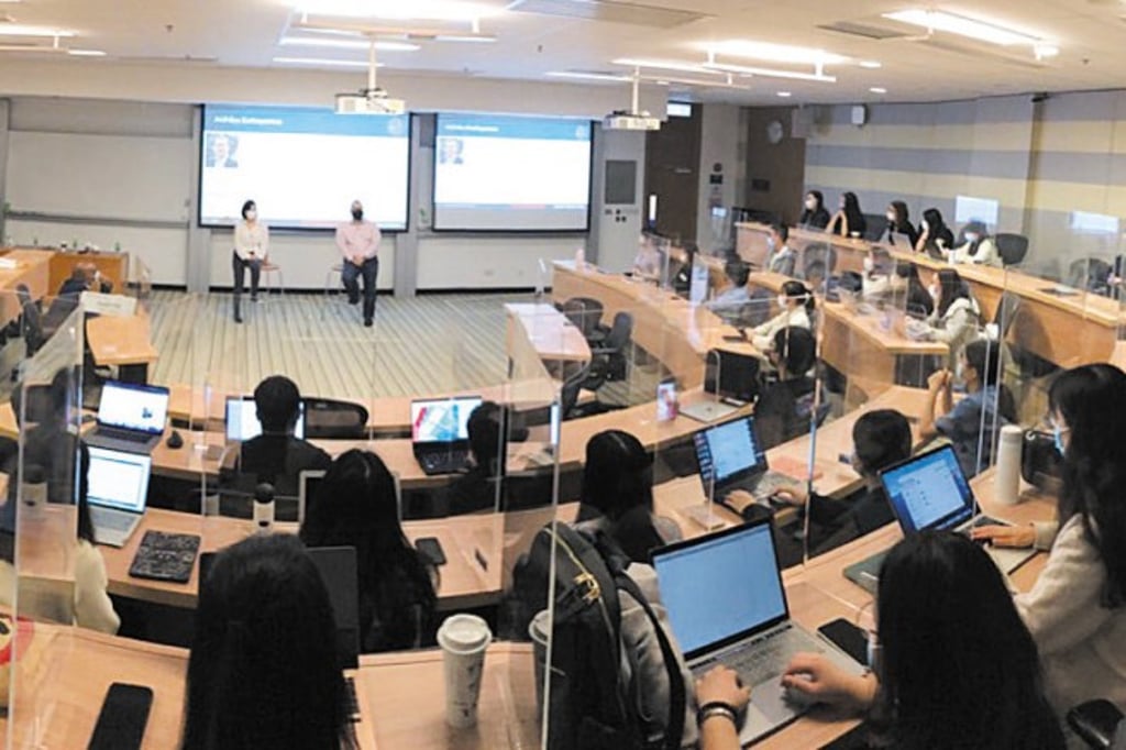 Corporate partnership and their sharing offer a holistic view for business analytics students Corporate partnership and their sharing offer a holistic view for business analytics students