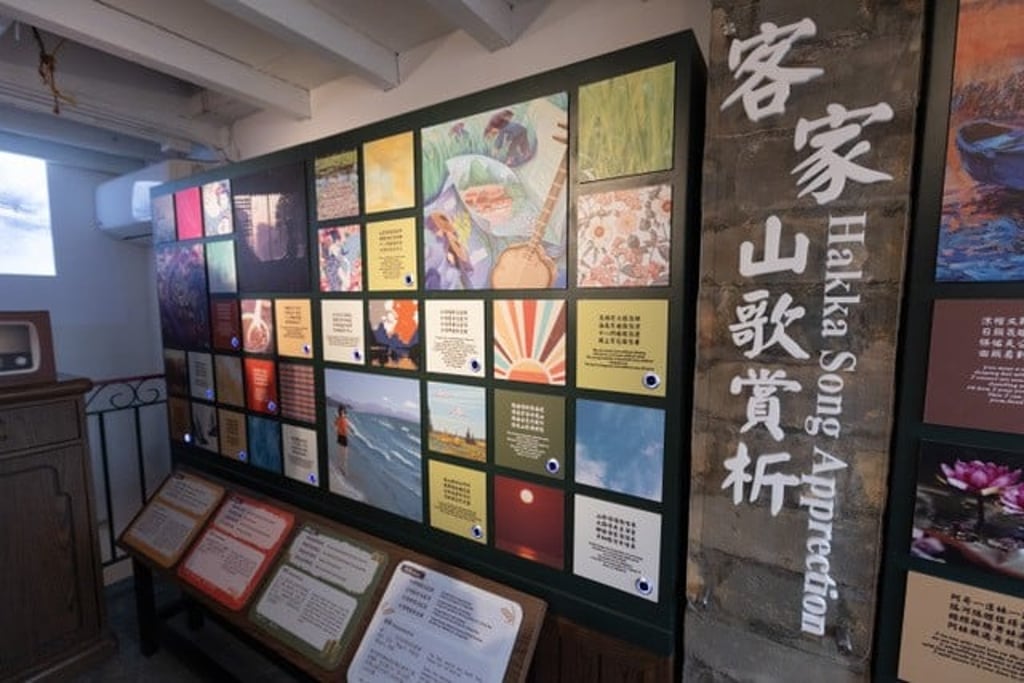 To preserve the authentic rendition of Hakka village life, the Story Room has a collection of folk (hill) song recordings sung by senior villagers.