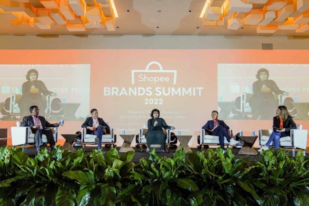 Members of the C-suite forum at the Shopee Brands Summit (from left): Mr Shankar Viswanathan, Senior Vice President - Singapore, Malaysia and Vietnam and E-Business Leader, Emerging Markets, Asia Pacific, Middle East and Africa, Procter & Gamble; Mr Ng Tian Chong, Managing Director, Greater Asia, HP; Ms Manashi Guha, CPD General Manager - SAPMENA Region, L'Oréal’ CPD; Mr Philip Ho, Vice President, South East Asia (SEA) Commercial, Adidas and Amanda Eng, Regional Marketing Lead at Shopee.