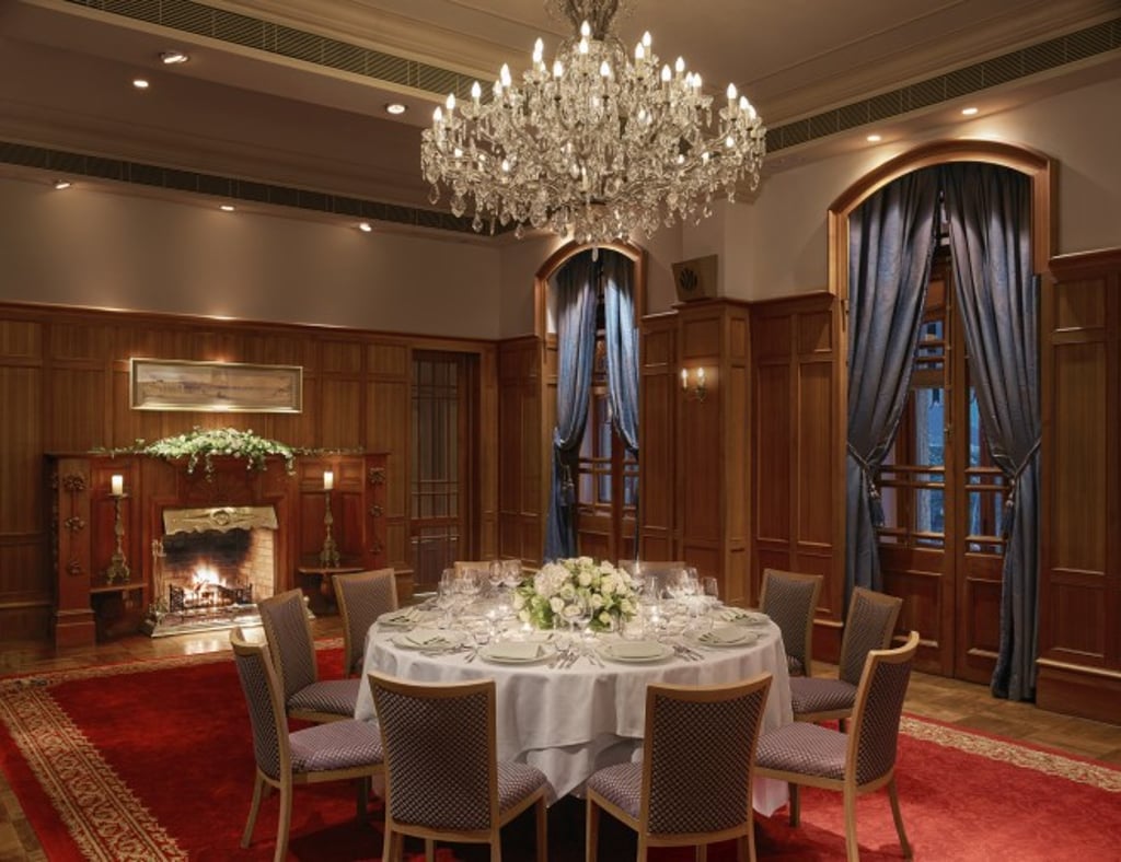 From the tastefully appointed décor to the fully functional fireplace, every timeless detail at The Reading Room adds a touch of cozy elegance to your dining experience.