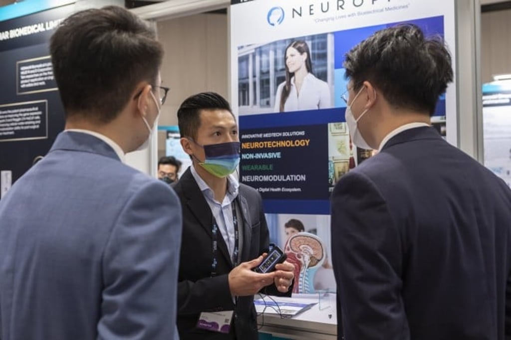 Dr Daniel Ko (centre), CEO & Founder of Neuropix, explains how its wearable neurotechnology device works.