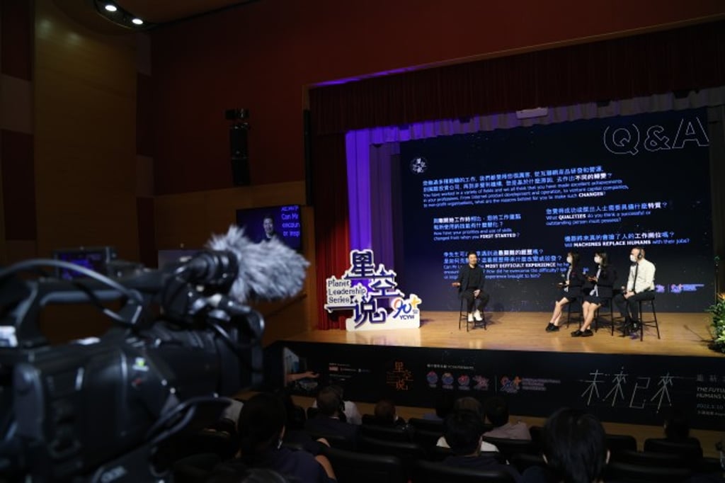 A roundtable discussion is held during the event with Mr Vic Lee interacting with Mr Jarret Deme, Senior Coordinator Officer (EdTech) and the student representatives, Isabel Hong and Cherry Lin.