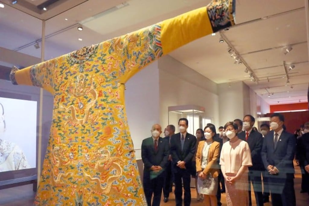 Guests tour the HKPM. Guests tour the HKPM.