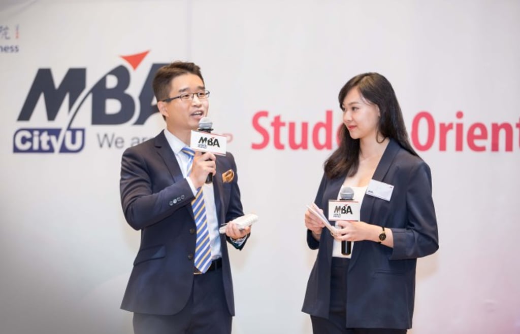 Chen shares his study experiences on stage with new students, alumni and faculty. He has joined many MBA activities and hosted the MBA Orientation Gala in the past.