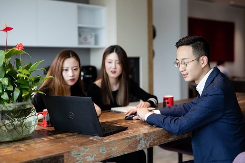 Collaborative spaces in the office could encourage collaboration between colleagues Collaborative spaces in the office could encourage collaboration between colleagues