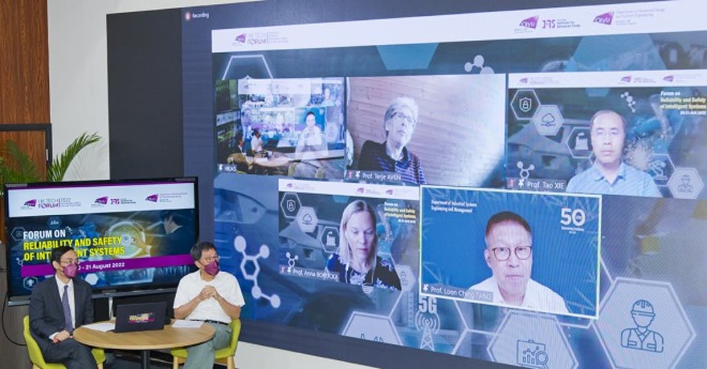 The Editor’s Roundtable chaired by President Kuo (right) and Professor Xie. The Editor’s Roundtable chaired by President Kuo (right) and Professor Xie.