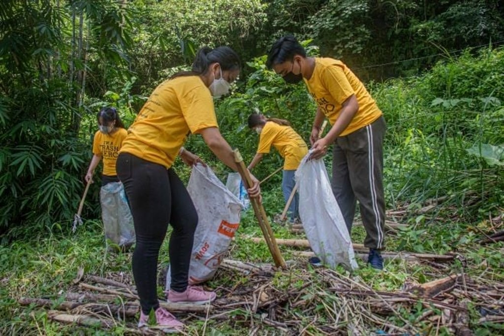 As part of Good Travel with Marriott Bonvoy™, The Westin Resort & Spa Ubud, Bali, invites guests to participate in a trash cleanup activity in neighboring communities, and learn about recycling solutions and the impact of waste on the environment. As part of Good Travel with Marriott Bonvoy™, The Westin Resort & Spa Ubud, Bali, invites guests to participate in a trash cleanup activity in neighboring communities, and learn about recycling solutions and the impact of waste on the environment.