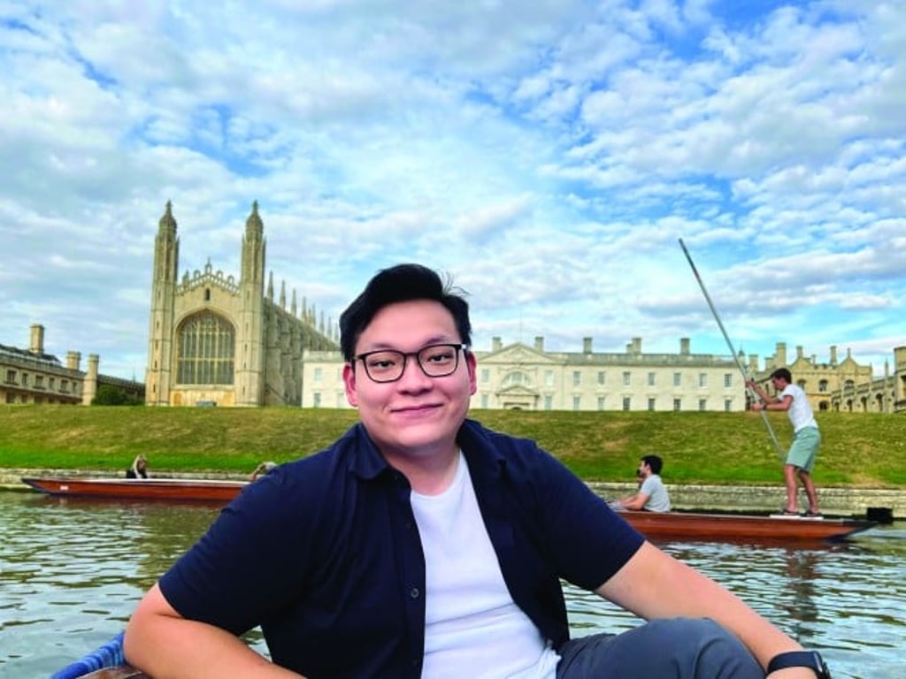 Li enjoyed punting a lot on the River Cam in Cambridge.