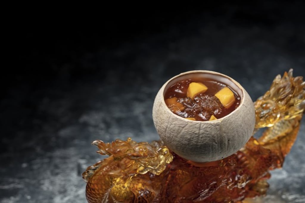 City of Dreams_Jade Dragon_Double-boiled Hawaii Papaya with Peach Gum in whole Coconut