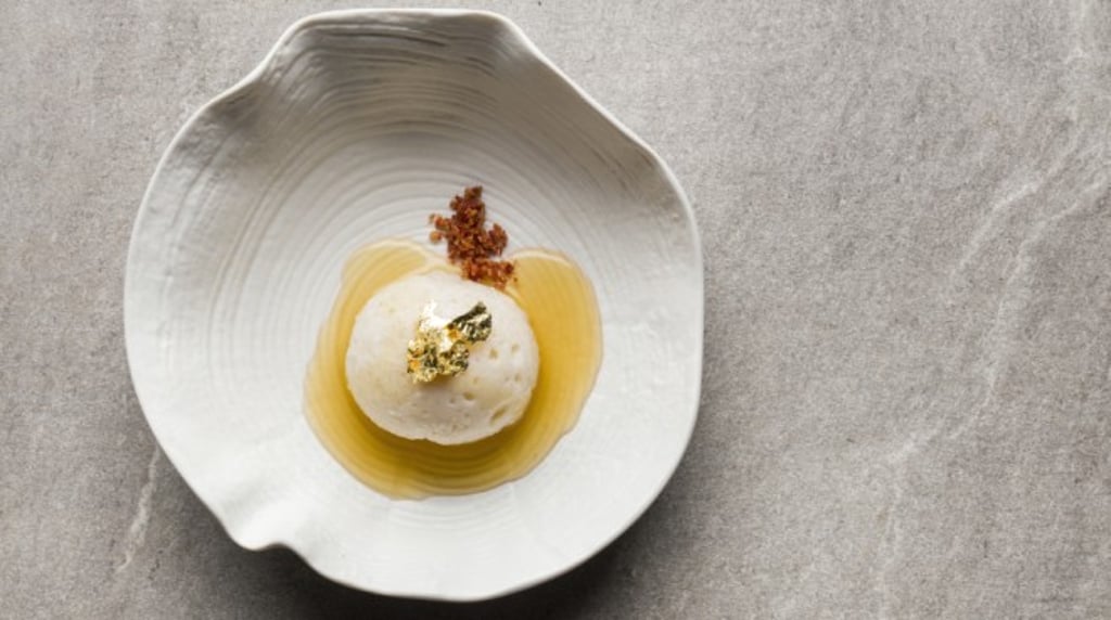 CityofDreams_Yi_Steamed Birds Nest Dumpling with Superior Glaze and Guanciale Ham