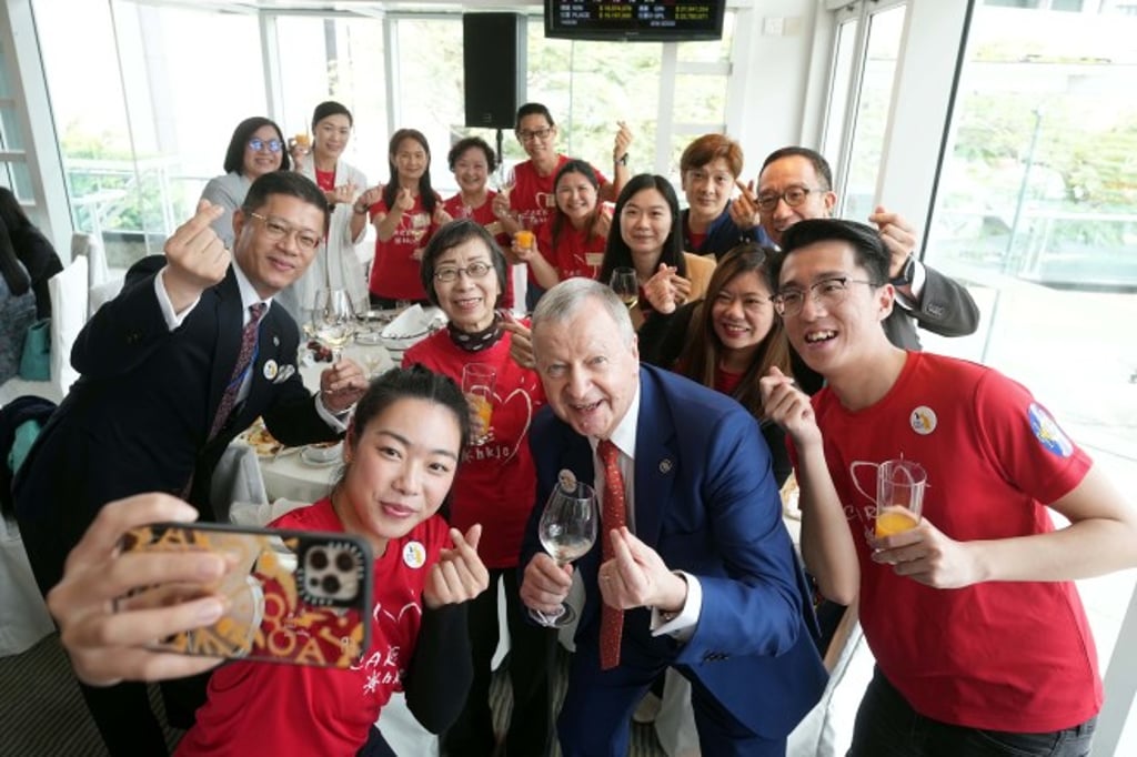 Club Chief Executive Officer Winfried Engelbrecht-Bresges (front row; centre) and Executive Director of Charities and Community Dr Gabriel Leung (back row; 1st right) join members of the Club’s CARE@hkjc Volunteer Team for a photo.
