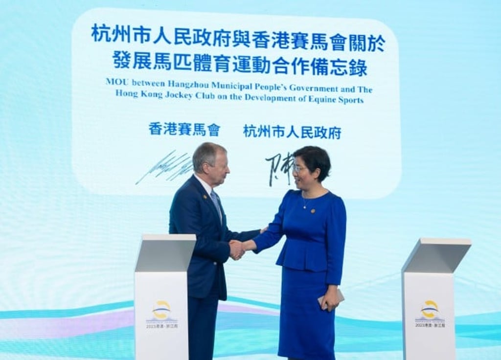 The Club’s Chief Executive Officer Winfried Engelbrecht-Bresges (left) signs the MOU with the Executive Deputy Mayor of the Hangzhou Municipal Government, Chen Jin (right). Under the terms of the MOU, the Hangzhou Municipal Government and the Club will join hands to explore equine sports development opportunities. The Club’s Chief Executive Officer Winfried Engelbrecht-Bresges (left) signs the MOU with the Executive Deputy Mayor of the Hangzhou Municipal Government, Chen Jin (right). Under the terms of the MOU, the Hangzhou Municipal Government and the Club will join hands to explore equine sports development opportunities.
