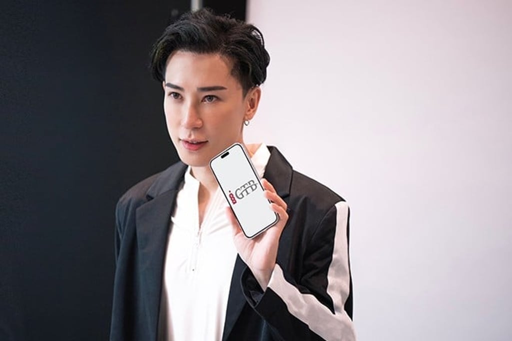 As a fast-paced entrepreneur always on the go, Mayao relies on BOCHK's iGTB NET Corporate Internet Banking and iGTB MOBILE App for seamless account management while working remotely.