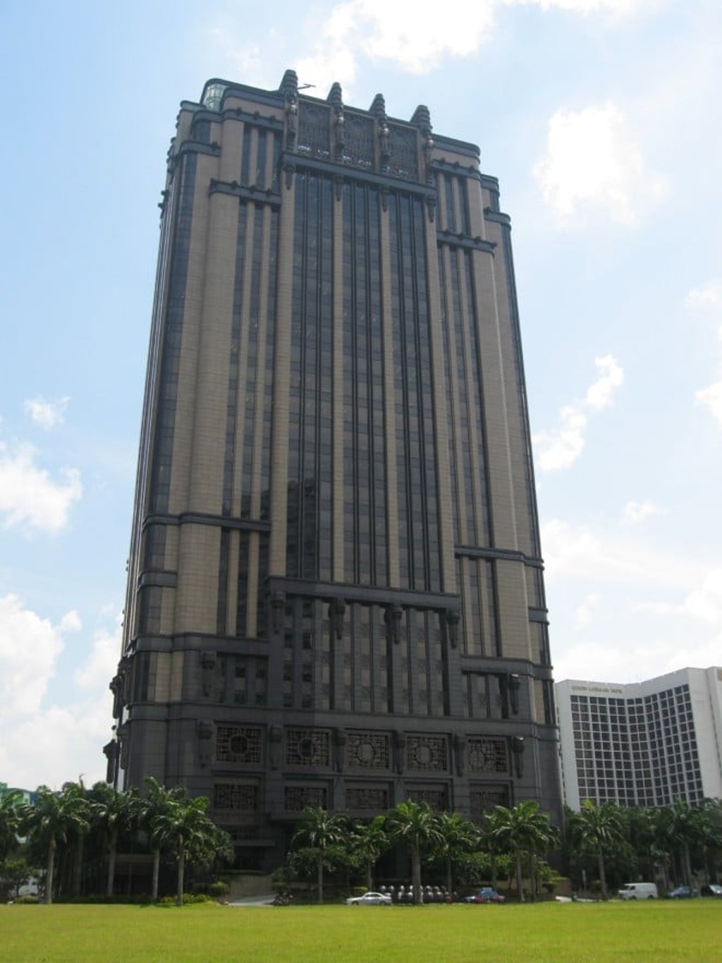 From 2004 to 2015, the iconic Park View Square in Singapore served as the office location for R.E. Lee International. From 2004 to 2015, the iconic Park View Square in Singapore served as the office location for R.E. Lee International.