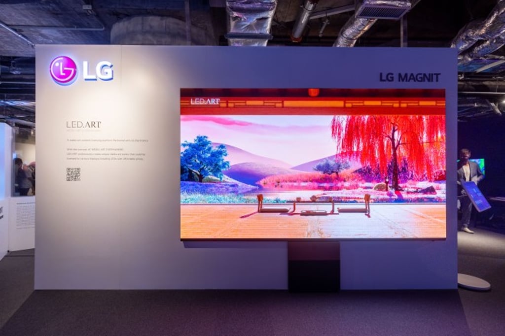 The LG MAGNIT 136-inch Micro LED Display offers a visual experience with a realistic sense of immersion.