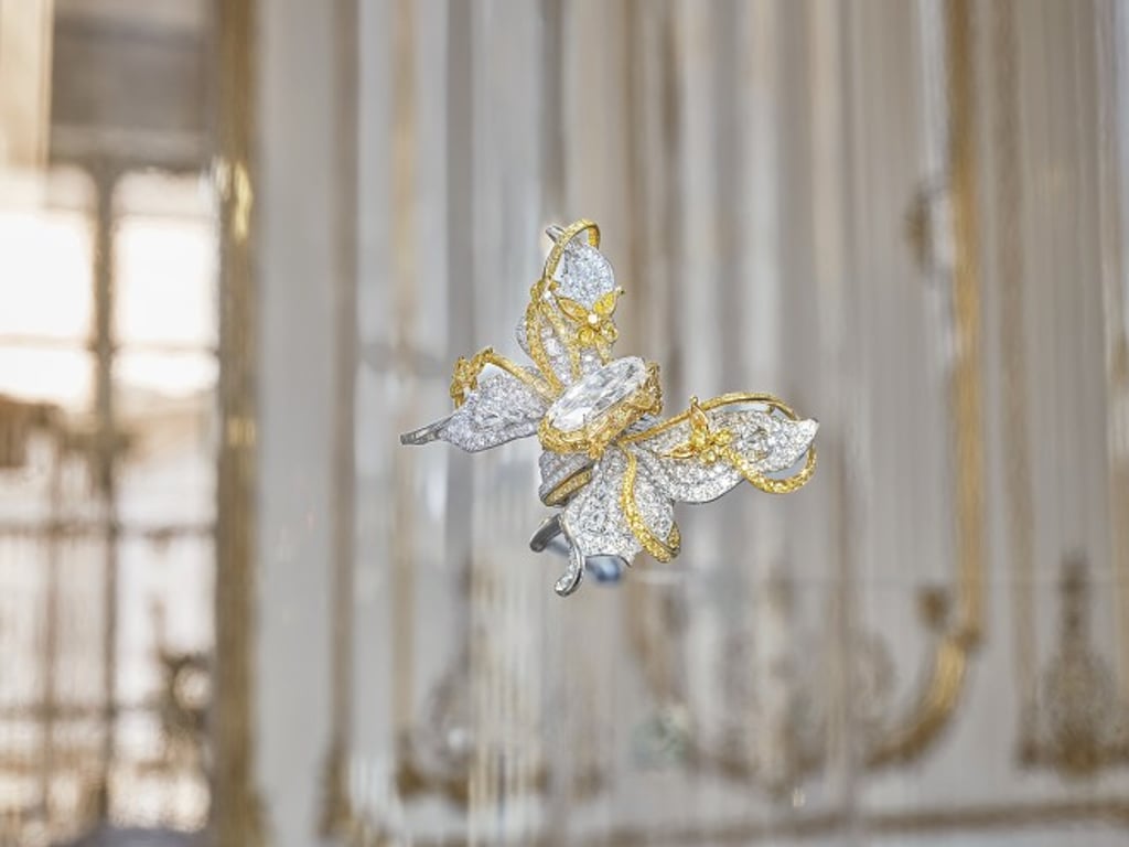 The Papillion du Blanc Ring IV is a symphony of elegance, beauty and harmony.