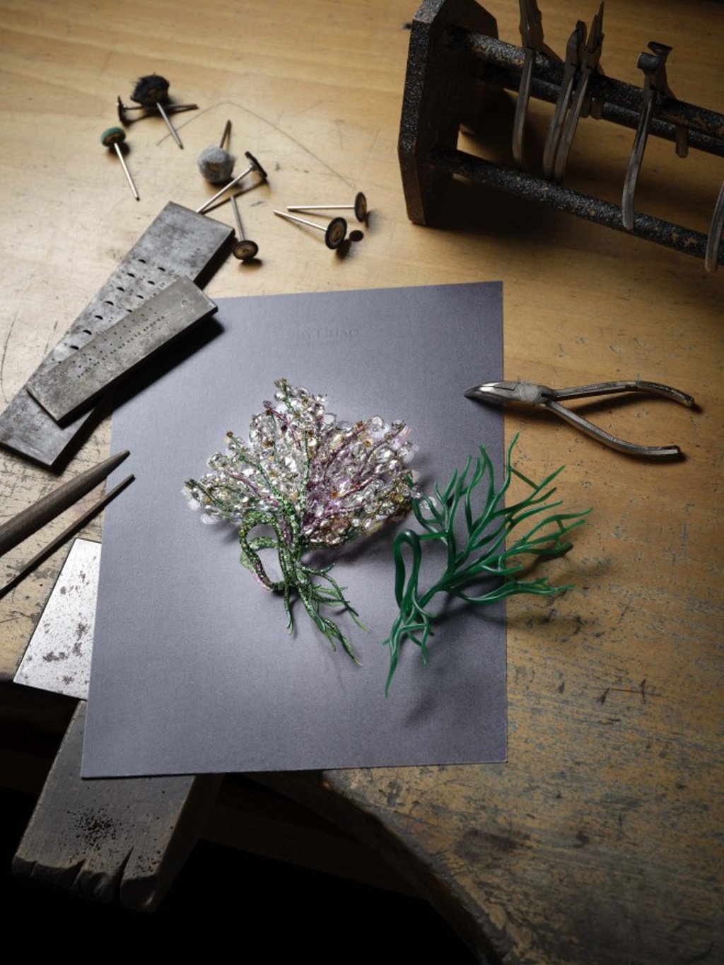 The Pamir Brooch exemplifies CINDY CHAO’s refined titanium techniques, resulting in a piece with a mere 76 grams in total weight.