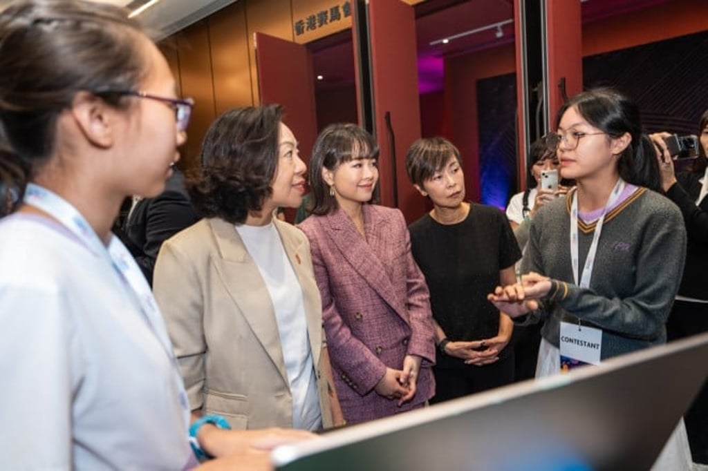 Miss. Alice Mak, SBS, JP, Secretary for Home and Youth Affairs (2nd left), with Mrs. Jennifer Yu Cheng, Founder of JYCGIF (center), and Ms. Diana Cesar, JP, Executive Director and Chief Executive of Hang Seng Bank (2nd right), enjoyed a student-guided tour and interacted with IdeaGO Ideathon participating teen girls. Miss. Alice Mak, SBS, JP, Secretary for Home and Youth Affairs (2nd left), with Mrs. Jennifer Yu Cheng, Founder of JYCGIF (center), and Ms. Diana Cesar, JP, Executive Director and Chief Executive of Hang Seng Bank (2nd right), enjoyed a student-guided tour and interacted with IdeaGO Ideathon participating teen girls.