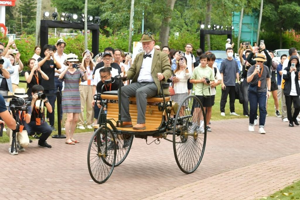 The 1886 Benz Motorwagen Replica captivated guests withits historical significance and awe-inspiring presence.