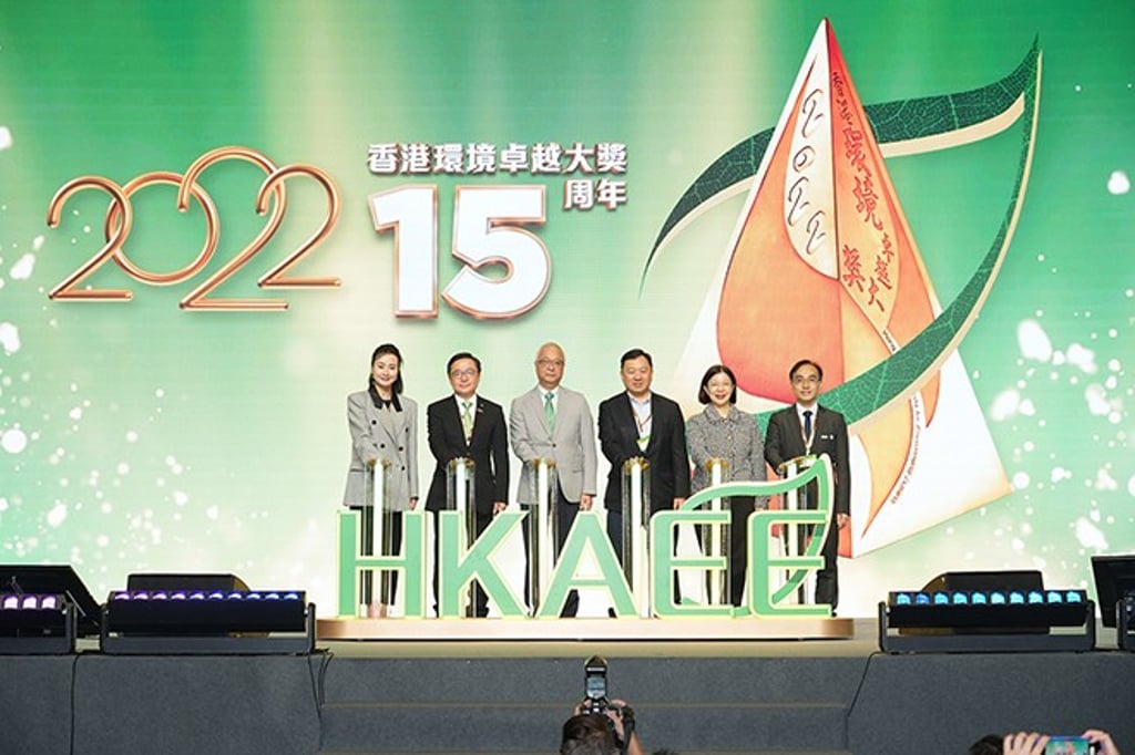 The Secretary for Environment and Ecology, Mr Tse Chin-wan (third left); the Chairman of the Environment and Conservation Fund Committee, Dr Eric Cheng (second left); the Vice-chairman of the Environmental Campaign Committee (ECC), Ms Jenny Li (first left); the Awards Committee Chairman of the HKAEE, Dr Conrad Wong (third right); the Permanent Secretary for Environment and Ecology (Environment), Miss Janice Tse (second right); and the Convenor of the Education Working Group under the ECC, Mr Wong Chi-keung (first right) are pictured officiating at the kick-off ceremony