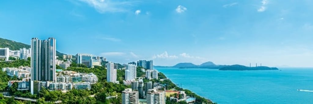 The design of Victoria Coast (twin towers on the left) is inspired by a proud lighthouse standing at the threshold between the mountainside and the sea.