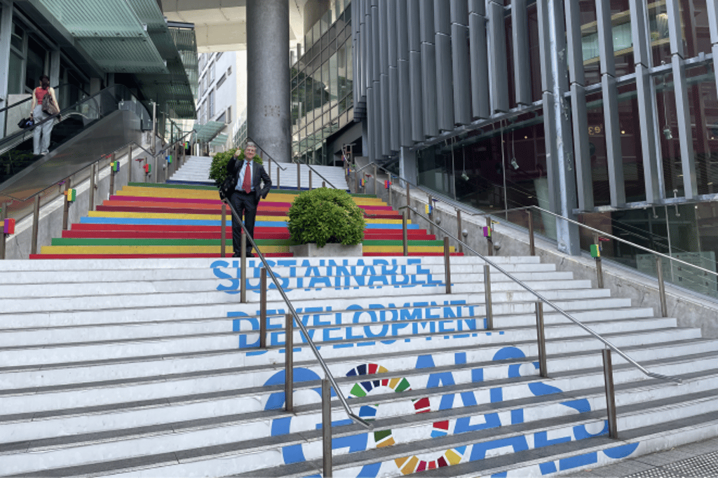 Professor Sachs visits the SDG Steps at The Chinese University of Hong Kong.