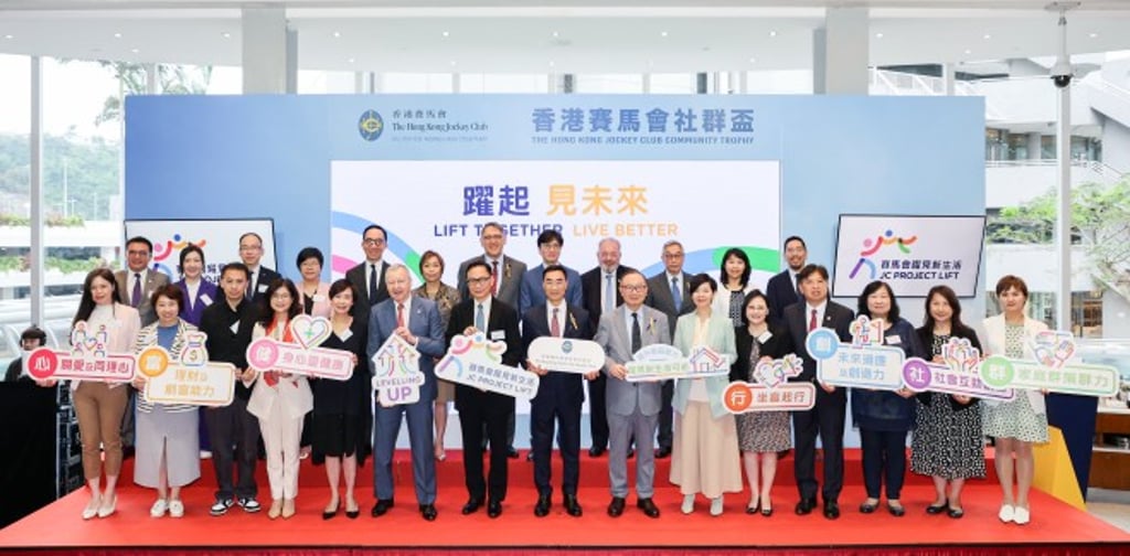 Photo 3: Officiating guests, Club Stewards, members of the Club’s Board of Management and representatives from project partners pose for a photo. Photo 3: Officiating guests, Club Stewards, members of the Club’s Board of Management and representatives from project partners pose for a photo.