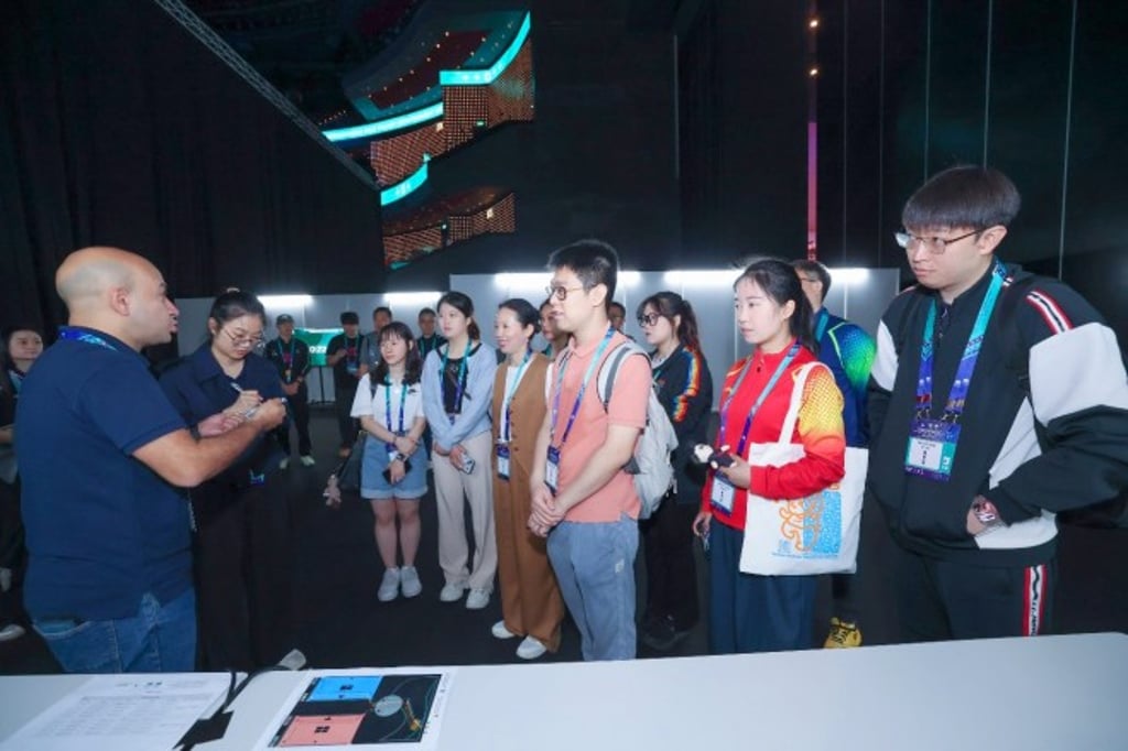 GEG invited students from the Macao University of Tourism to join the “Backstage Tour” activity, in which the students paid attention to the staff's introduction to the settings and functions of various work areas behind the major sports event. GEG invited students from the Macao University of Tourism to join the “Backstage Tour” activity, in which the students paid attention to the staff's introduction to the settings and functions of various work areas behind the major sports event.