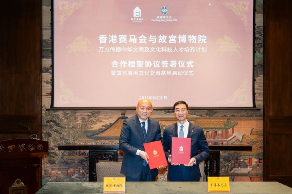 The Memorandum of Co-operation is signed by Club Chairman Michael Lee (right) and Dr Wang Xudong, Member, Party Leadership Group of the Ministry of Culture and Tourism and Director of the Palace Museum.