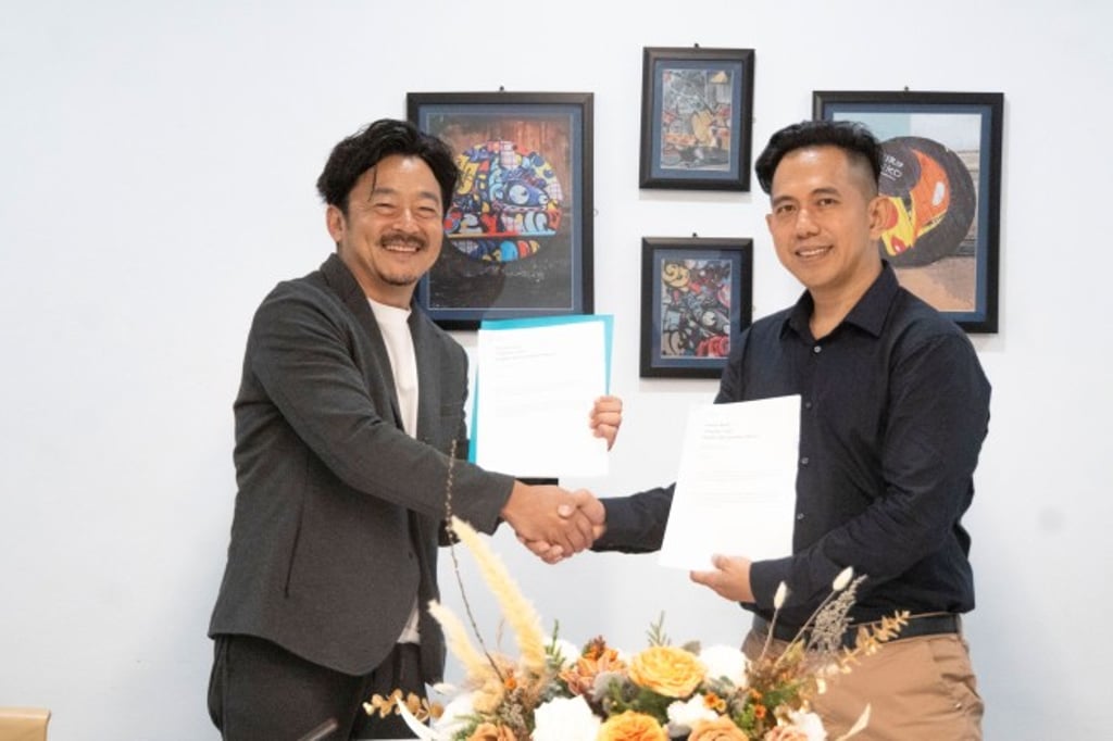 (L-R) Hideyuki Uemoto, CEO of Tsutaya Books Malaysia Sdn. Bhd. (TBM), Kimleang Kean, Managing Director of Urban Living Solutions (ULS)