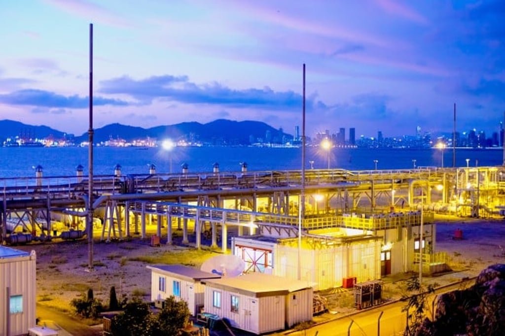 The Hong Kong Offshore LNG Terminal uses FSRU technology to regasify LNG before the natural gas is delivered to the Black Point and Lamma Island power stations.