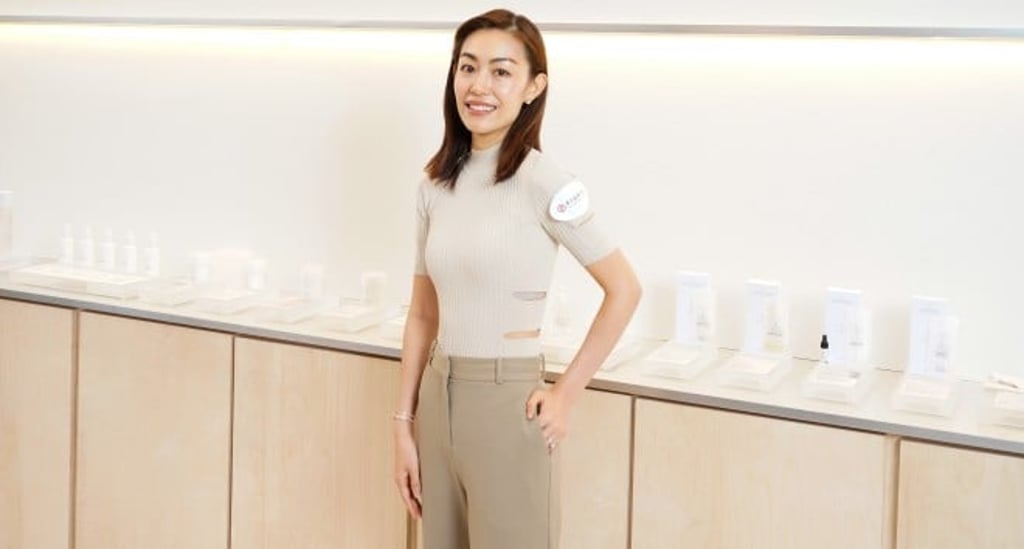 The iGTB MOBILE App allows Christal Leung to monitor exchange rates, conduct currency exchanges, and transfer payments to business partners with just a few taps.