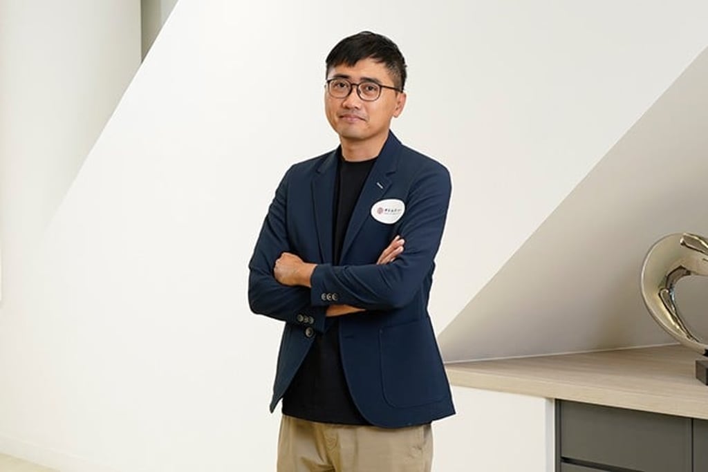 Keith Lee, founder of Mobile.Cards, values the app's flexible interface and continuous feature enhancements.