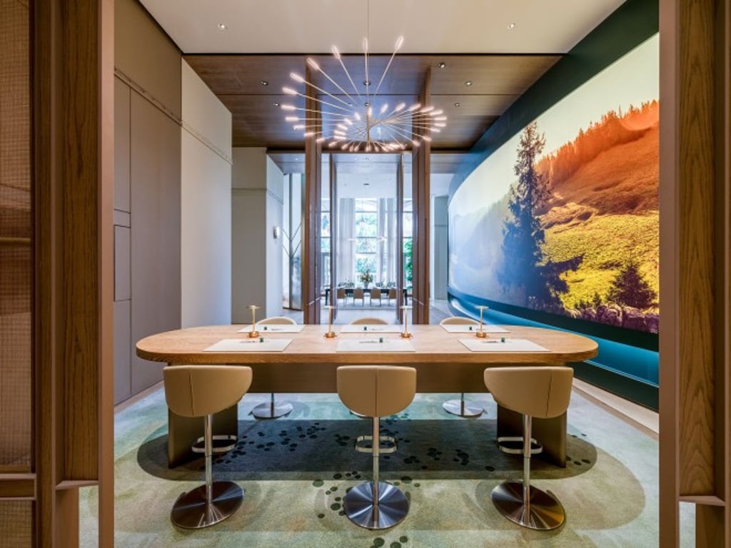 The Masterclass Room provides the perfect setting for hands-on watchmaking sessions with AP watchmakers.