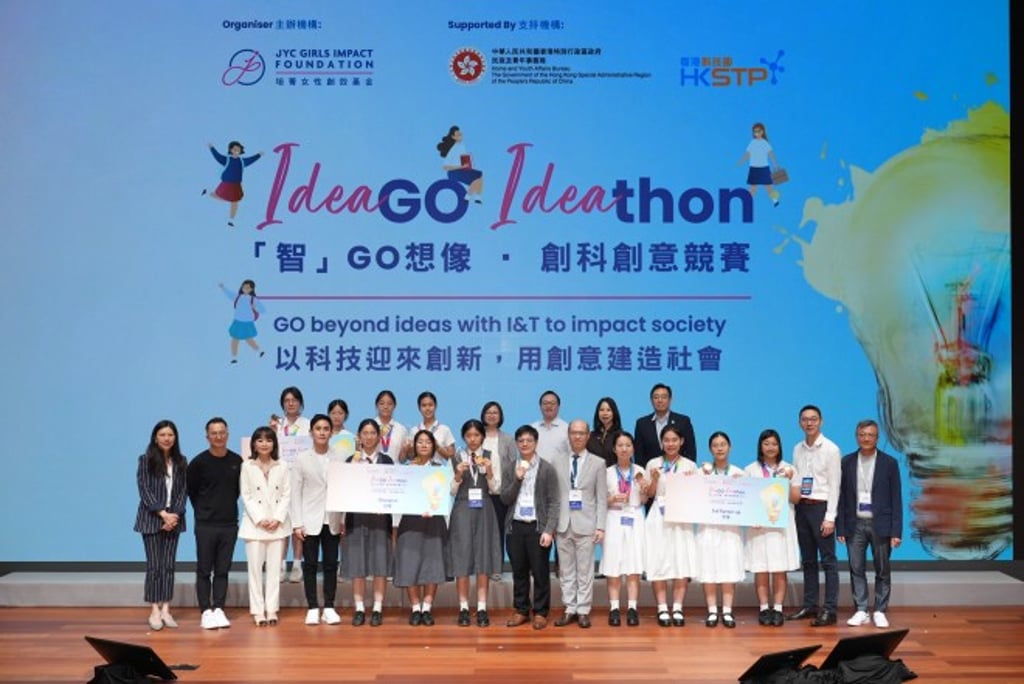 Mrs. Jennifer Yu Cheng, FutureGEN Girls Leadership Summit Organizing Committee Chairperson and CTF Education Group President and Deputy Vice Chairwoman, and Mr. Albert Chuang Ka Pun, JP, Non-official Member of Youth Development Committee and Chairman and Managing Director of Chuang’s Consortium International Limited presented awards to the winning IdeaGO Ideathon teams.