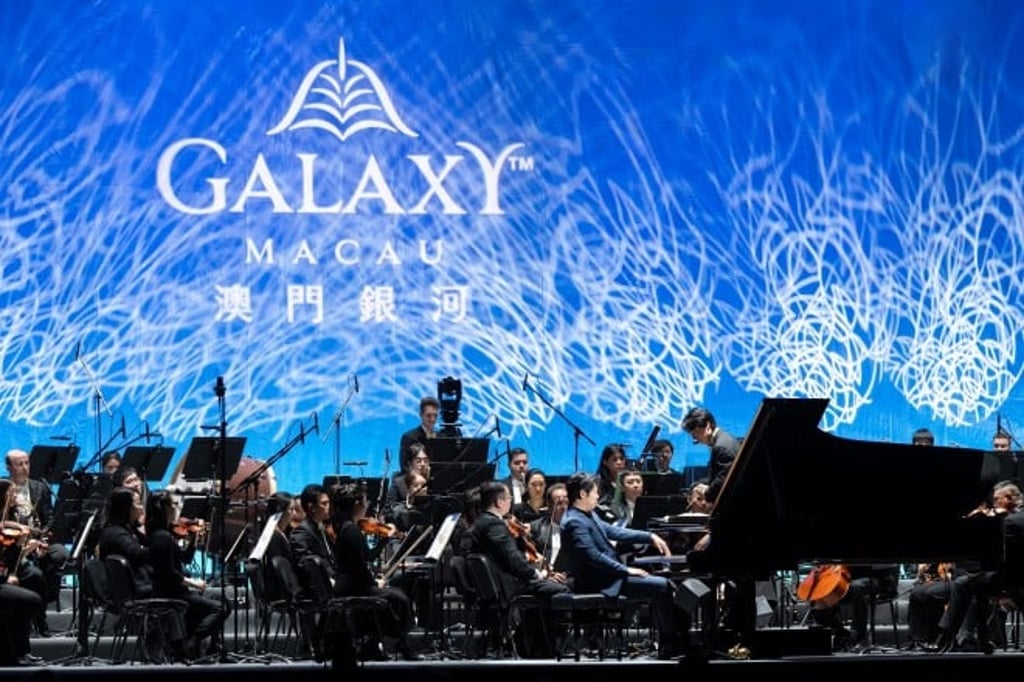 Lang Lang, together with the Macao Orchestra, jointly perform Rachmaninov's "Piano Concerto No. 2", pushing the atmosphere to a climax.