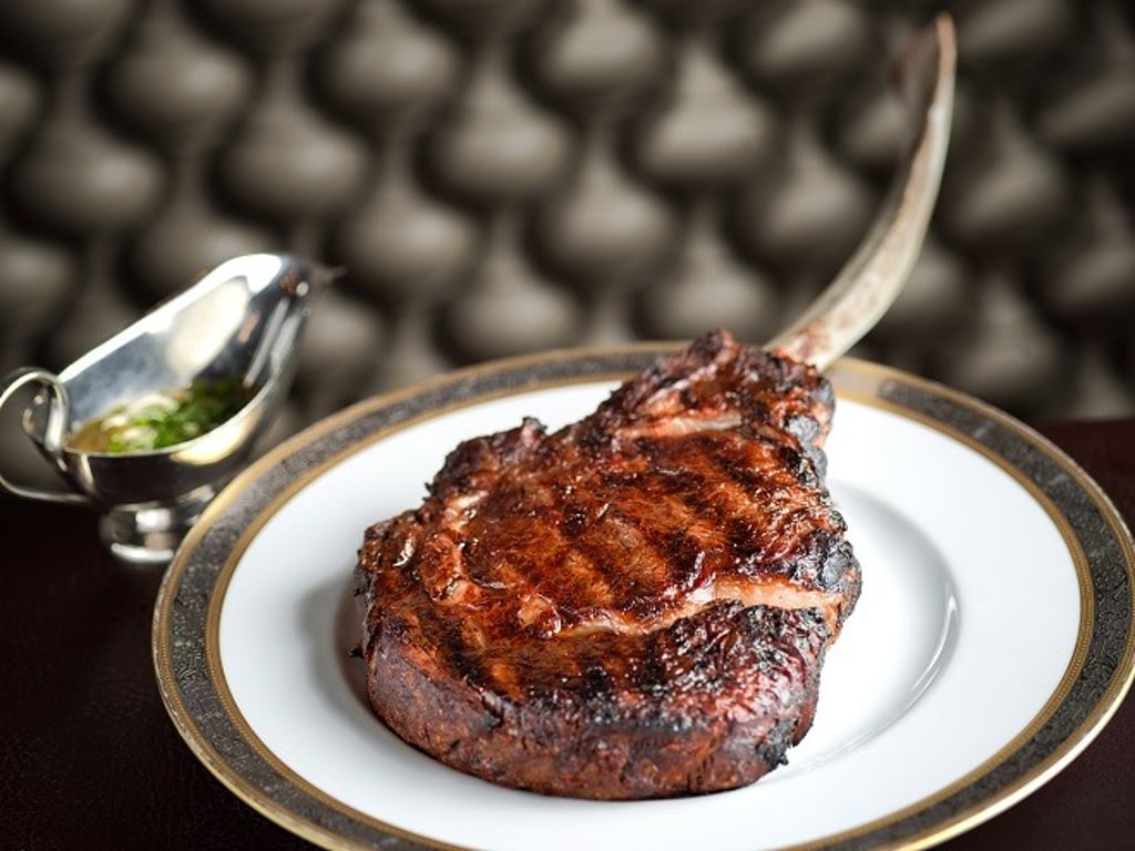 A carnivore’s dream brought to life. The Grand 5 Tomahawk Steak at The Kitchen is fire-grilled to perfection, delivering bold flavours with a beautifully seared crust.