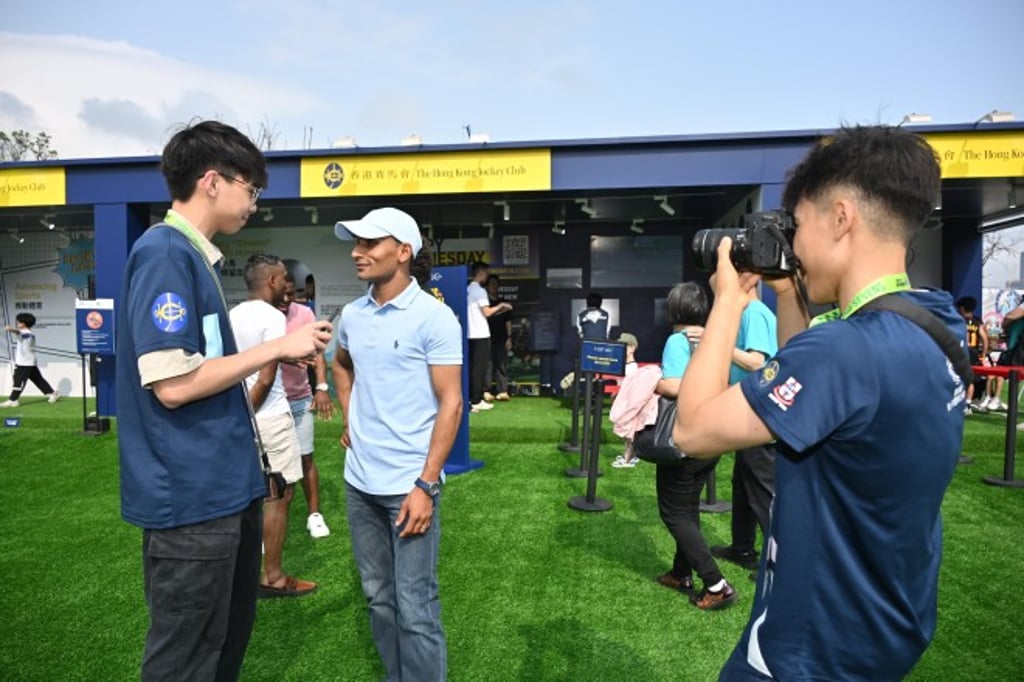 Participants of the JC Junior Sports Reporters Programme conduct an on-site interview with Club Jockey Karis Teetan (2nd left) at the Hong Kong Sevens.
