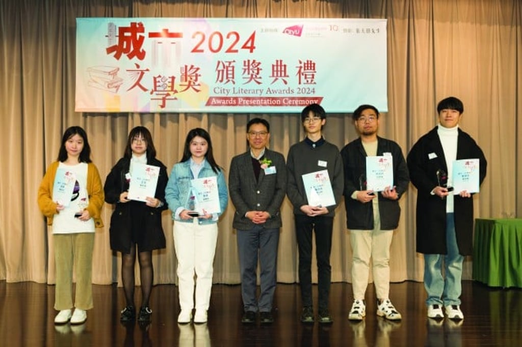 Professor Ho presented certificates to the awardees of the Tertiary Institution Category. Professor Ho presented certificates to the awardees of the Tertiary Institution Category.