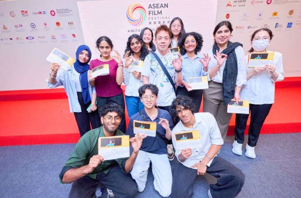 Mr Cheah Liek Hou warmly engaged with young viewers following the screening, further igniting their aspirations.
